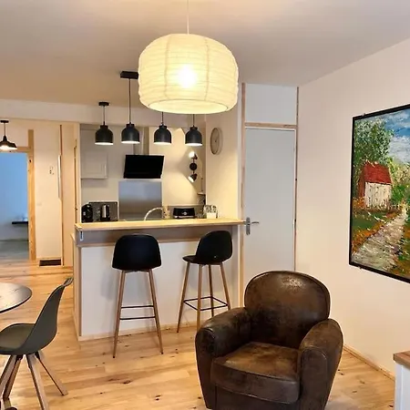 A : Entre Terre Et فالوجنيس