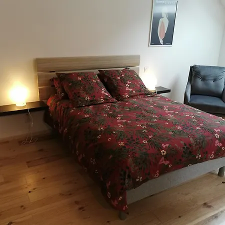 A : Entre Terre Et فالوجنيس