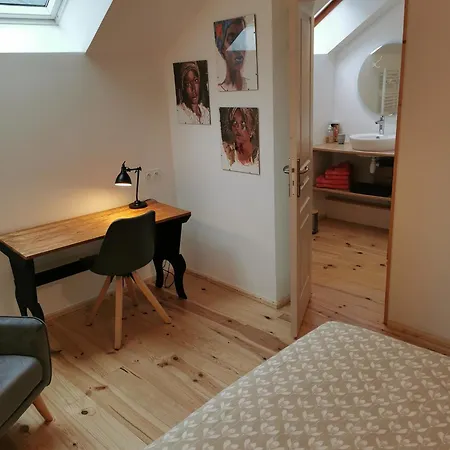 A : Entre Terre Et فالوجنيس