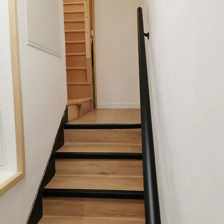 A : Entre Terre Et *