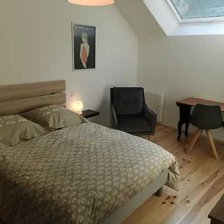 A : Entre Terre Et فالوجنيس