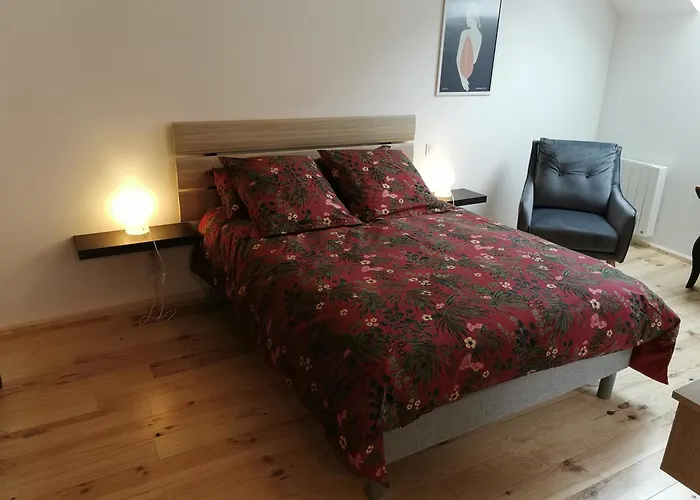 A : Entre Terre Et فالوجنيس