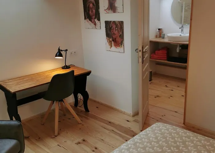 A : Entre Terre Et Valognes