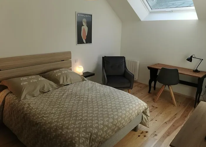 A : Entre Terre Et فالوجنيس